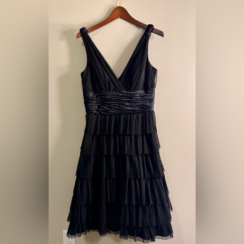 Maggy London Black Sleeveless V-Neck A-Line Midi Dress
